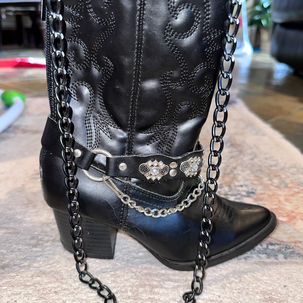 Elegant Black Boot Crossbody Bag with Chain Detail